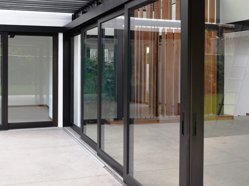 ▷ Alumicasa: puertas en aluminio, acero, vidrio totalmente